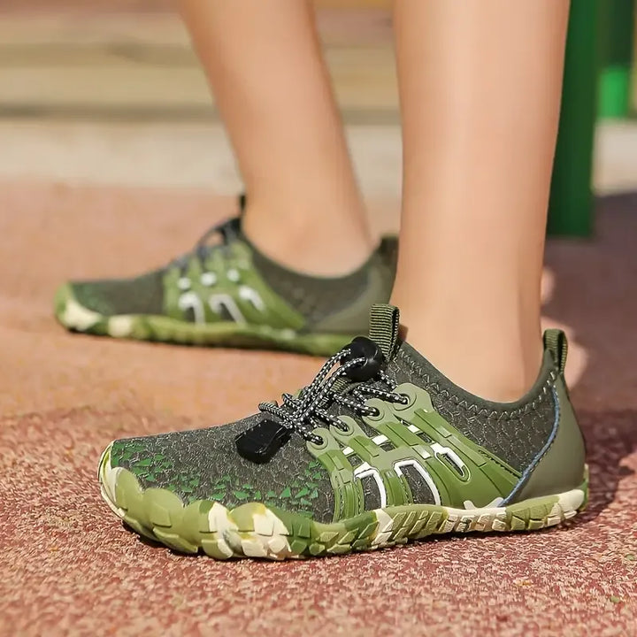 Vue détaillée des chaussures aquatiques légères, respirantes, idéales pour activités estivales.