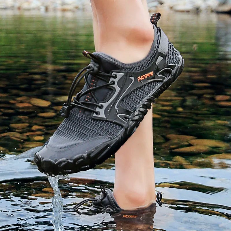Paire de chaussures aquatiques pieds nus unisexe, séchage ultra-rapide, pour activités nautiques et plage.