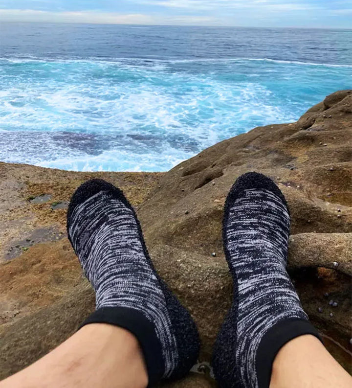 Chaussures de natation pour femme et homme, parfaites pour la randonnée et activités aquatiques.