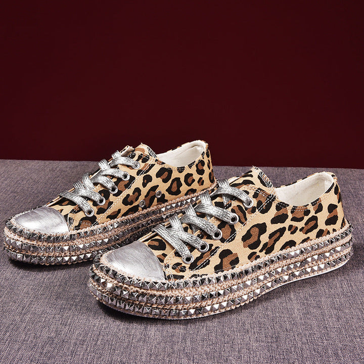 Chaussures décontractées léopard pour femmes, élégantes et confortables avec soutien orthopédique pour une bonne posture.