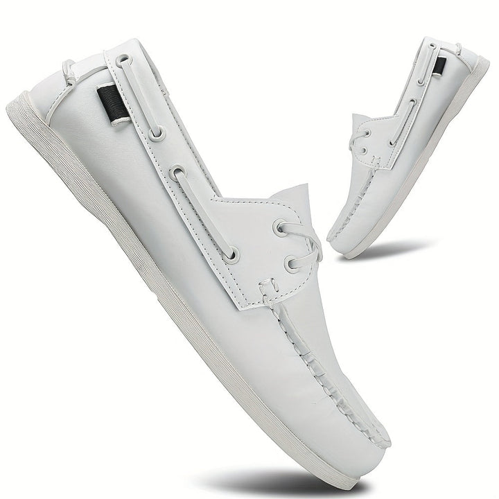 Chaussures bateau homme, robustes et confortables. Style nautique élégant, parfaites pour toutes occasions.