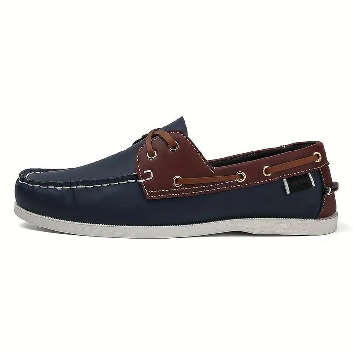 "Chaussures bateau rétro homme en cuir brun clair avec semelle moelleuse, design classique pour confort et élégance."