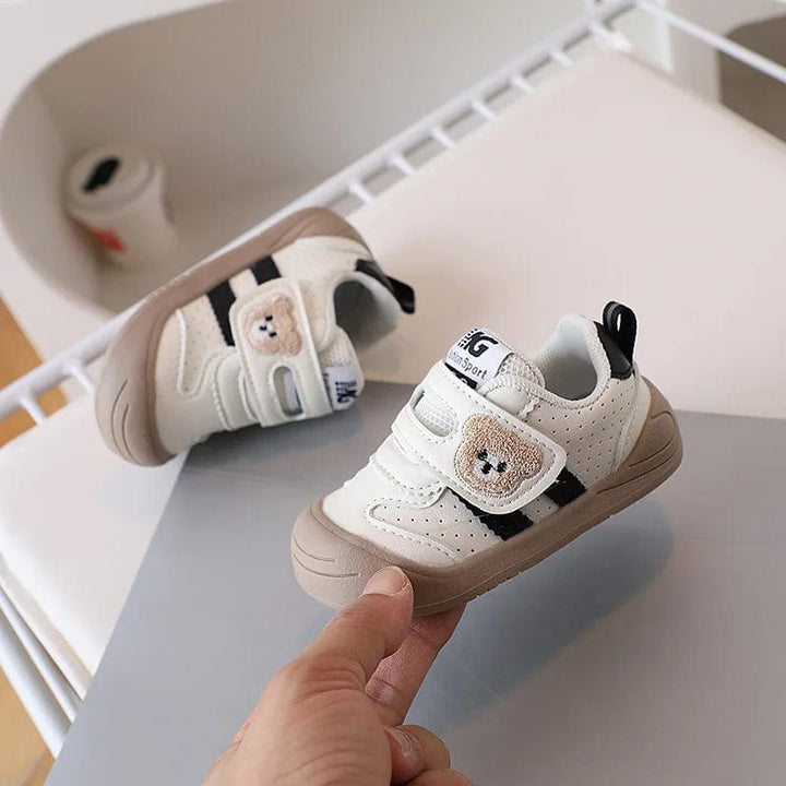 Chaussures bébé souples et ergonomiques, pointures 16-25. Design tendance, confort optimal.