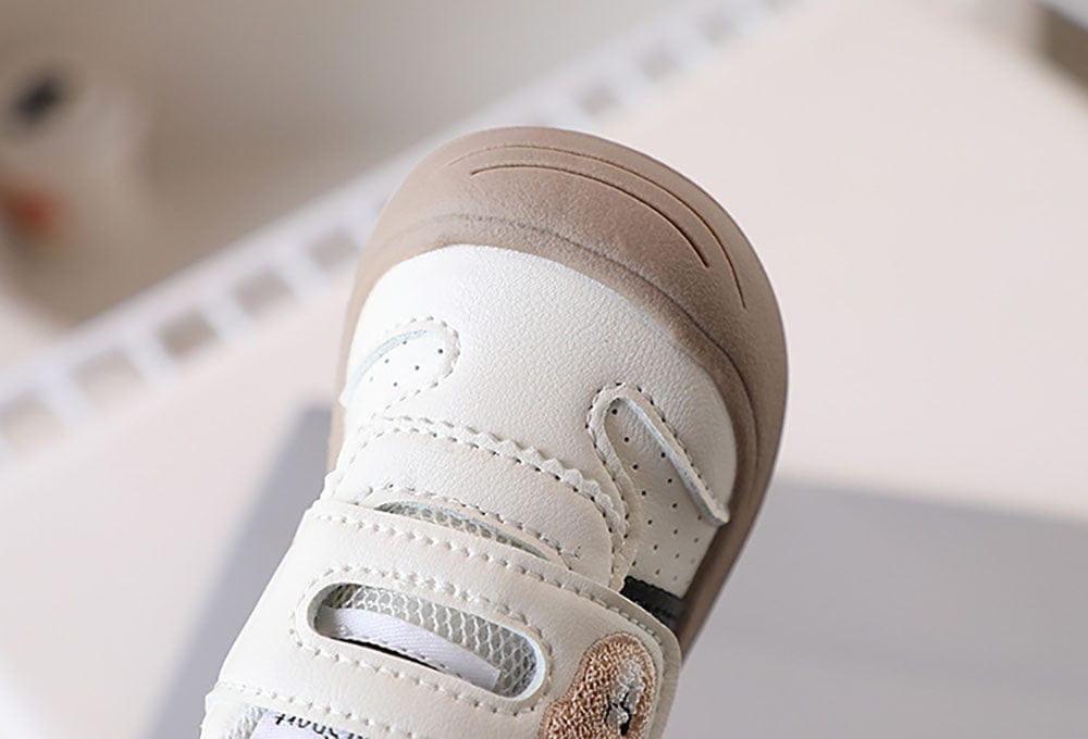 Chaussures bébé souples et ergonomiques, pointures 16-25. Design tendance, confort optimal.