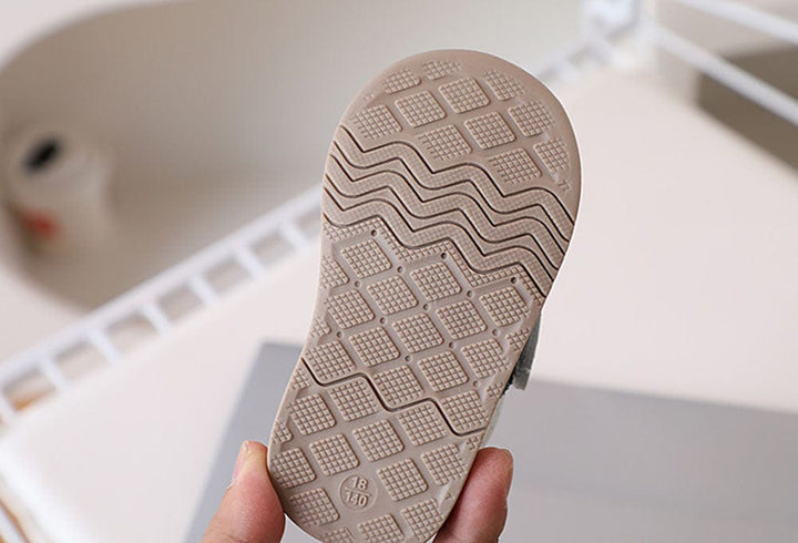 Chaussures bébé souples et ergonomiques, pointures 16-25. Design tendance, confort optimal.