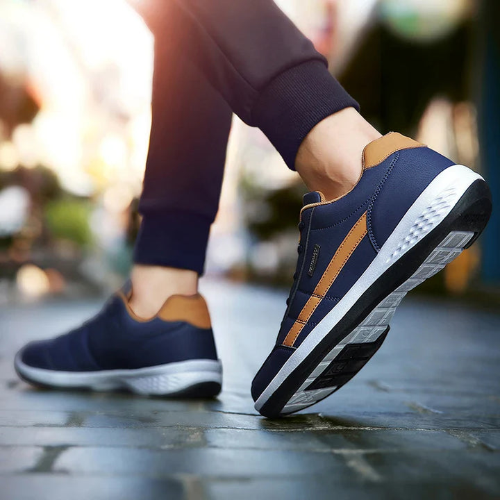 Détail semelle de chaussures homme classiques en cuir PU, assurant confort et adhérence pour la mode masculine.