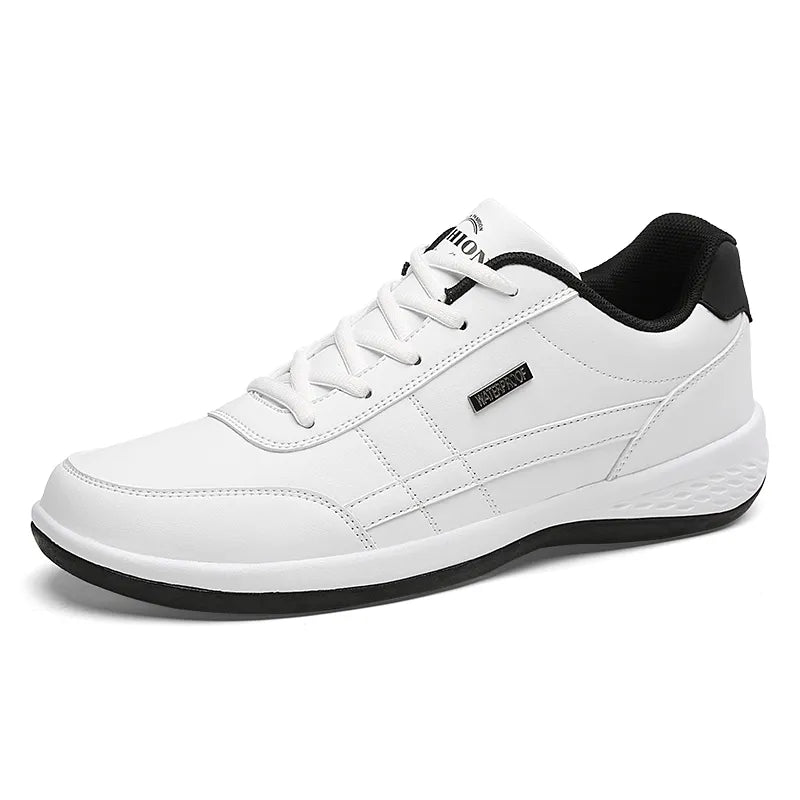 Vue de dessus des chaussures classiques homme en cuir PU, élégance intemporelle et confort maximal.