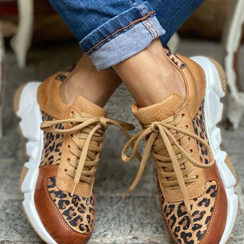 Mode femme : Chaussures léopard tendance avec semelle souple pour un confort optimal au quotidien.