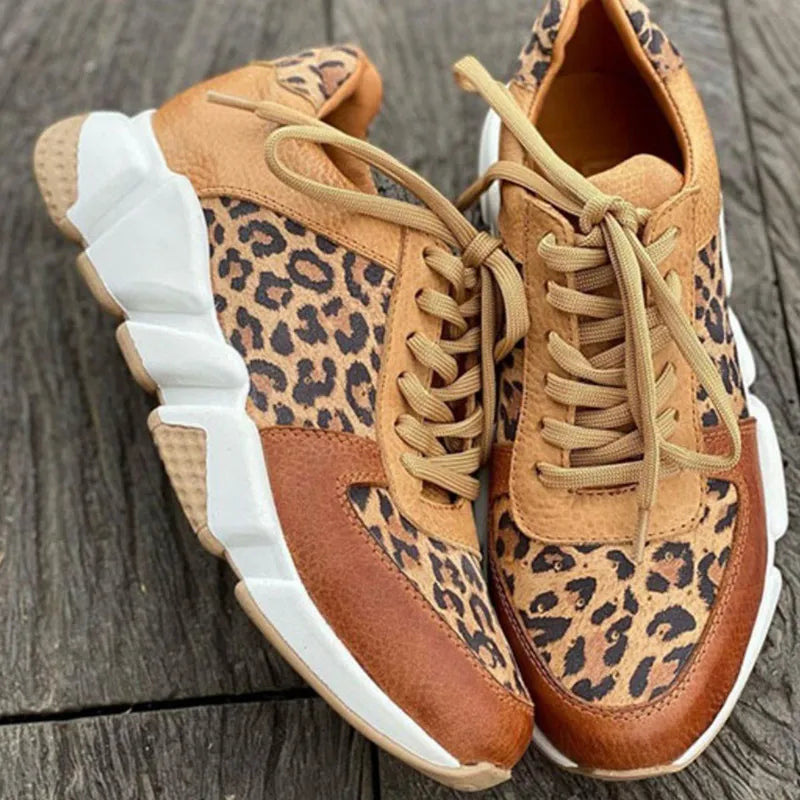 Chaussures confortables pour femmes à imprimé léopard, idéales pour un style décontracté chic et moderne.