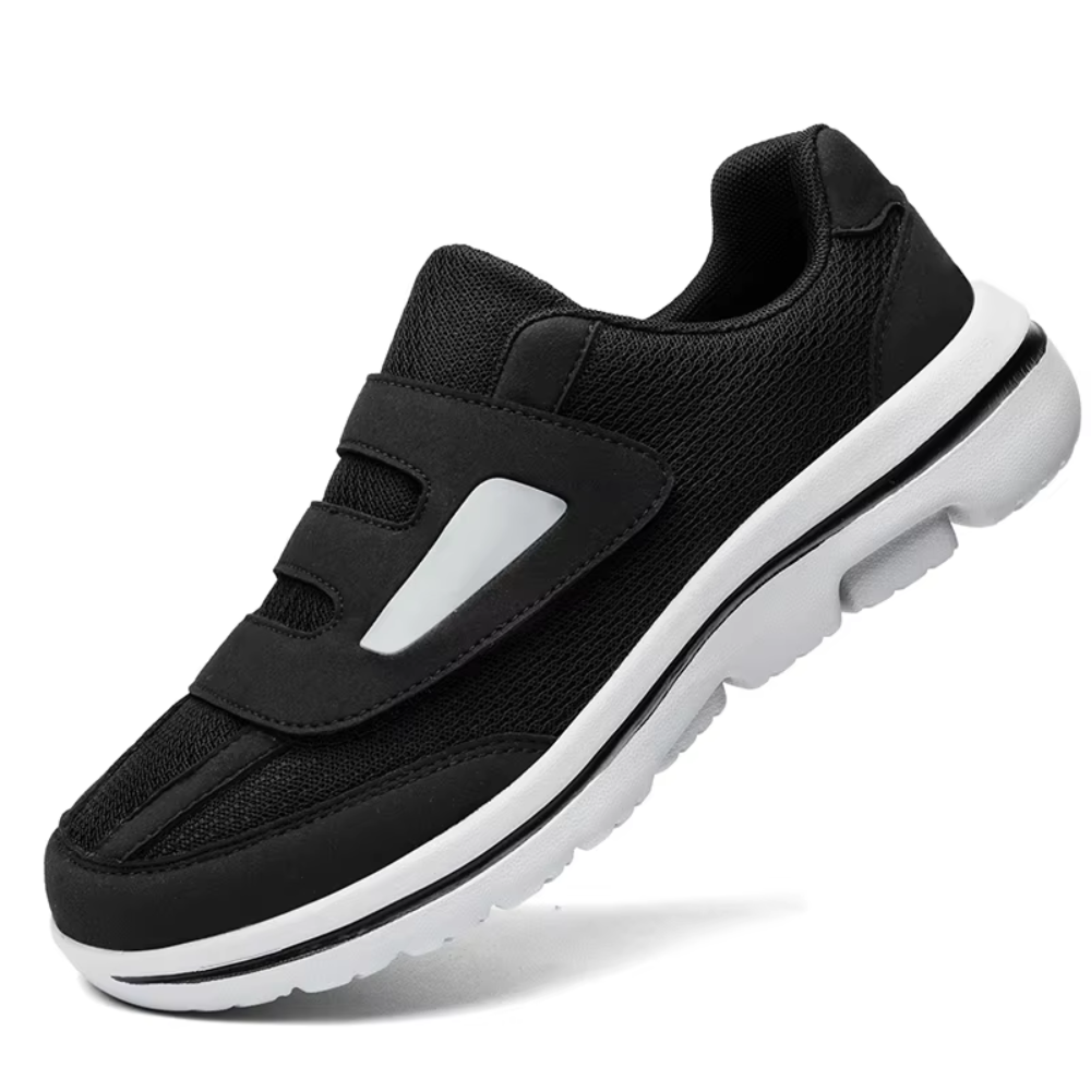 Vue de face de chaussures hommes diabétiques avec espace suffisant pour les orteils sensibles.