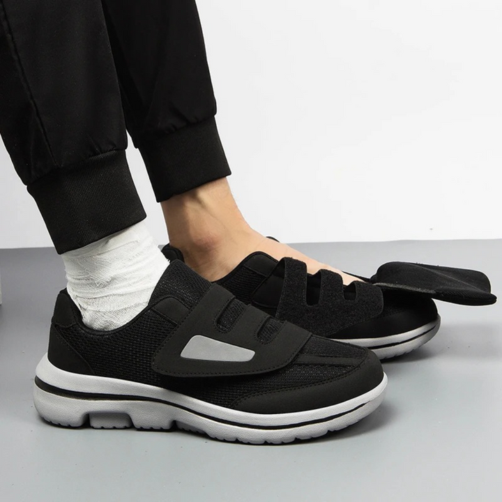 Paire de chaussures ajustables pour hommes, idéales pour le confort quotidien des pieds diabétiques.