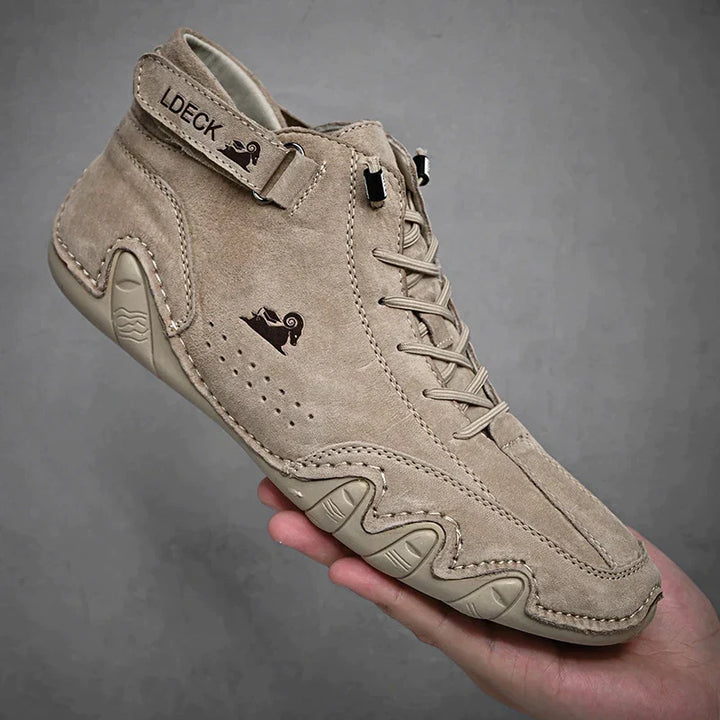 Chaussures cuir élégantes, antidérapantes et confortables.  Modèle chic pour femmes.
