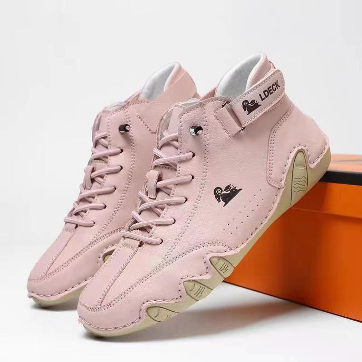 Chaussures cuir élégantes, antidérapantes et confortables.  Modèle chic pour femmes.