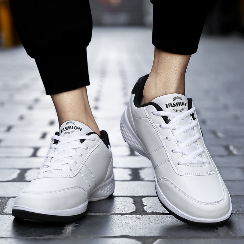 Chaussures hommes décontractées en synthétique, semelle EVA pour confort et légèreté, style élégant et mode.