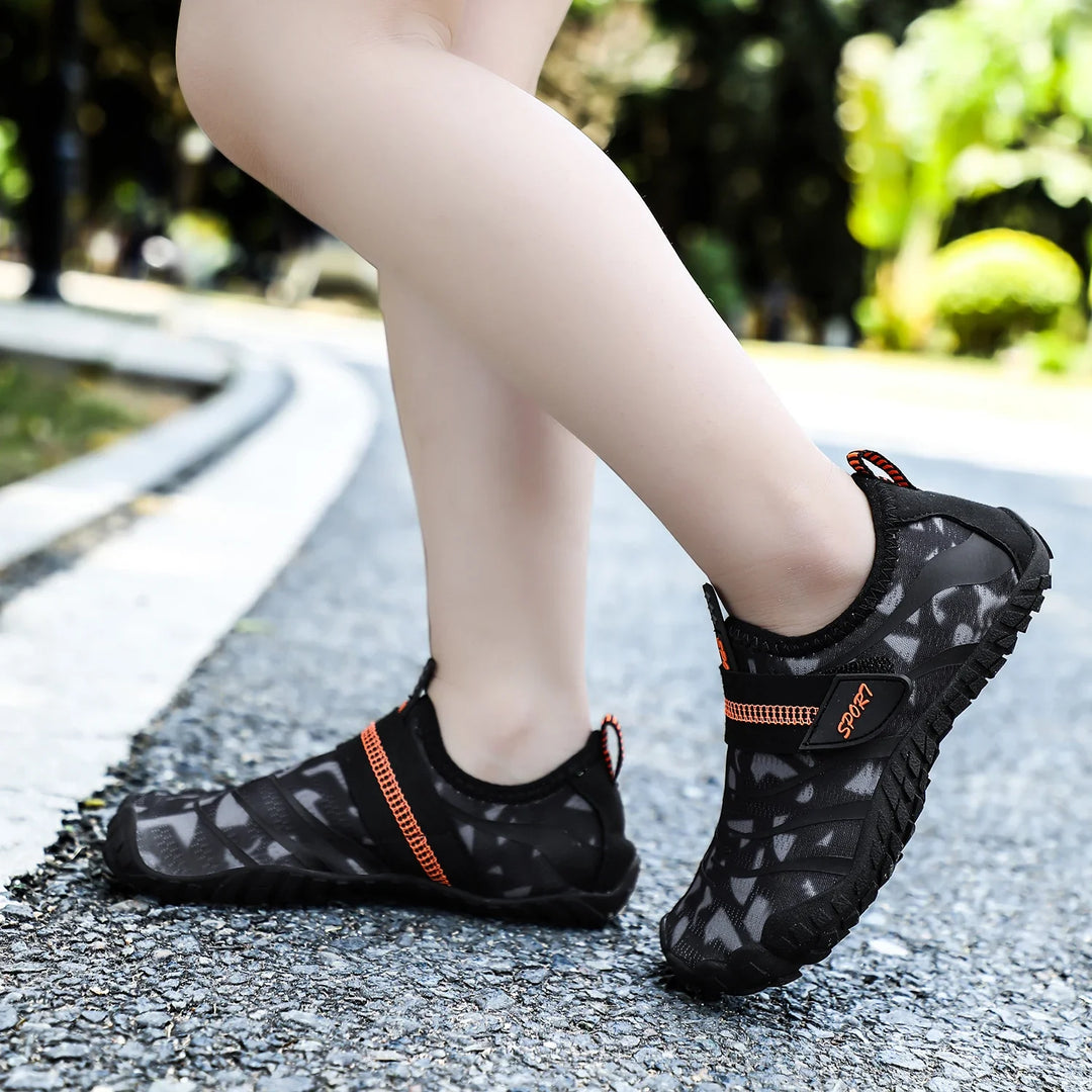 Chaussures aquatiques enfants ultra-confortables, effet pieds nus, séchage rapide, pour le jeu.