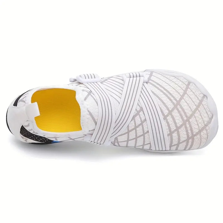 Confortables chaussures respirantes, parfaites pour le fitness aquatique et les jeux d'eau en famille cet été.
