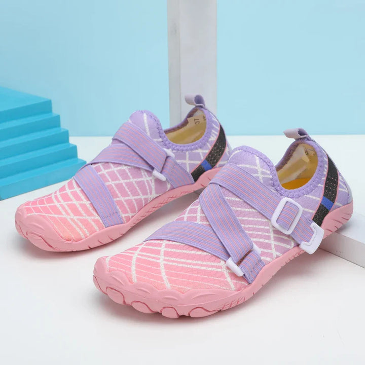 Chaussures de sport aquatique, offrant une sensation de pieds nus et une protection optimale pour l'extérieur.