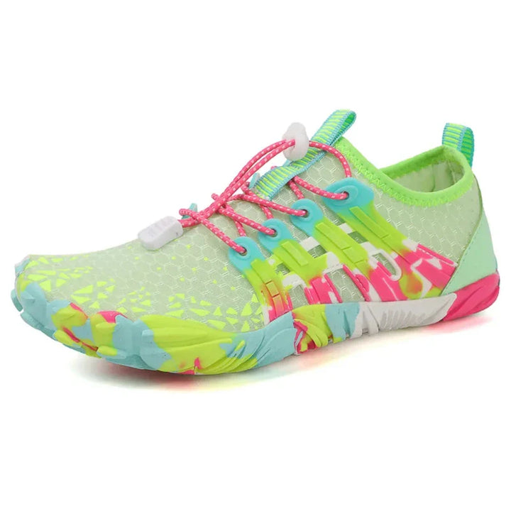 Chaussures de natation légères, flexibles et antidérapantes, parfaites pour la piscine et les activités nautiques.