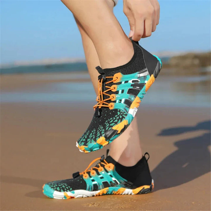 Chaussures d'eau flexibles avec semelle antidérapante, parfaites pour la natation et activités aquatiques.