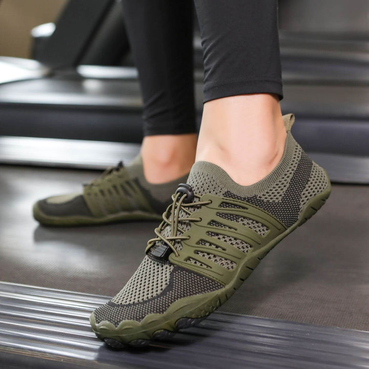 Paire de chaussures d'eau sportives unisexe à séchage rapide, parfaites pour la piscine ou la plage.