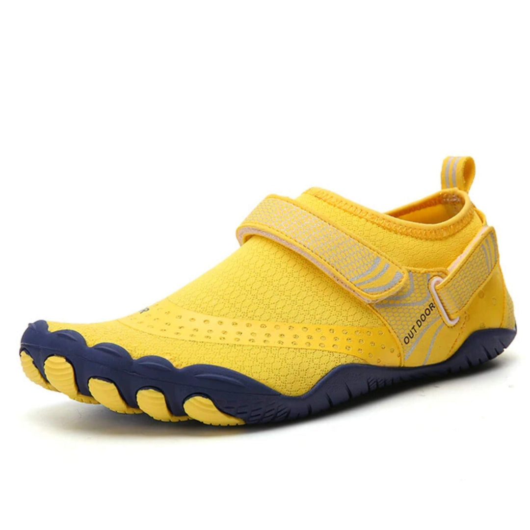Chaussures d'eau flexibles avec texture respirante, idéales pour l'été, plage et piscine.