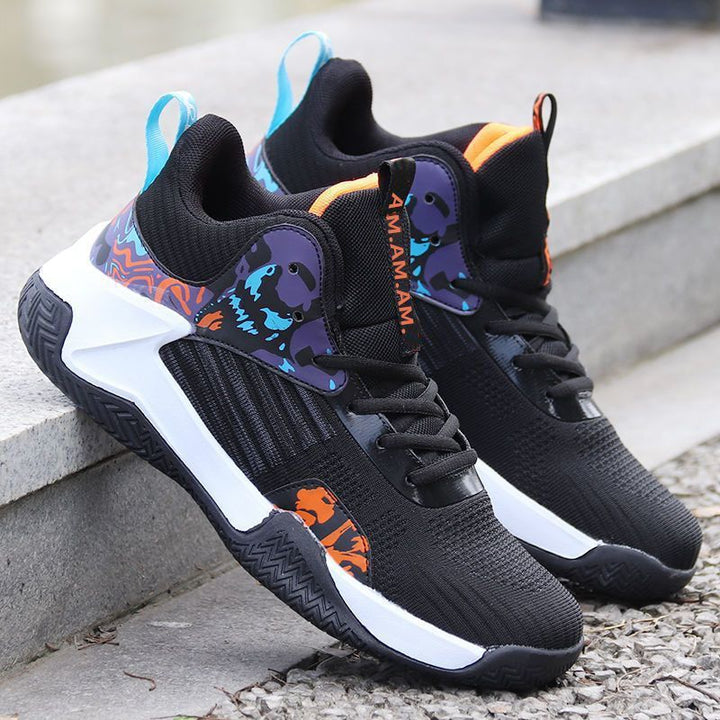 Homme portant des chaussures de course performantes, parfaites pour l'entraînement intensif et la performance athlétique.