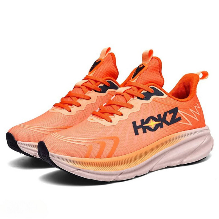 Chaussures de course légères pour femme, noir / blanc, design moderne avec tige en mesh pour un confort et une ventilation optimaux.