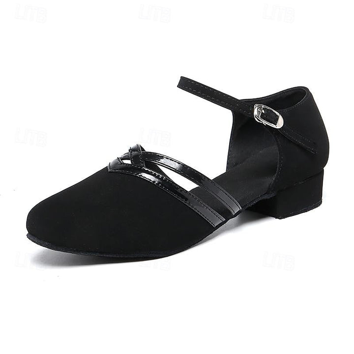 "Chaussures de danse femme en daim noir avec bride réglable, semelle flexible et talon bas pour confort optimal."