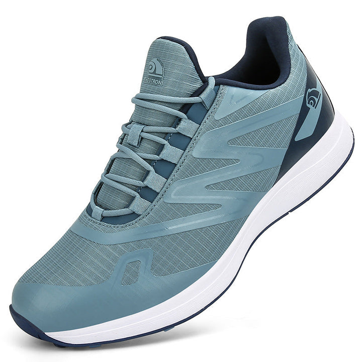 "Chaussures de golf homme légères et adhérentes, vue de côté, avec semelle crantée pour traction optimale sur gazon."