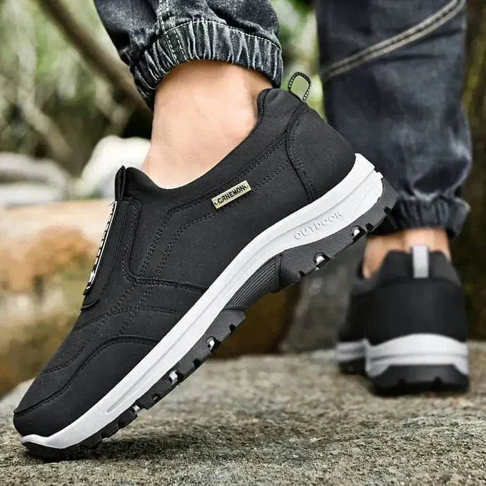 "Chaussures de marche antidérapantes légères, confortables avec semelle résistante, idéales pour randonnée et extérieur."