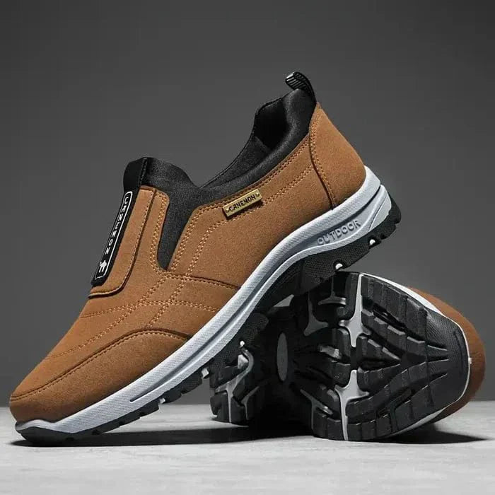 "Chaussures de marche antidérapantes légères, confortables avec semelle résistante, idéales pour randonnée et extérieur."