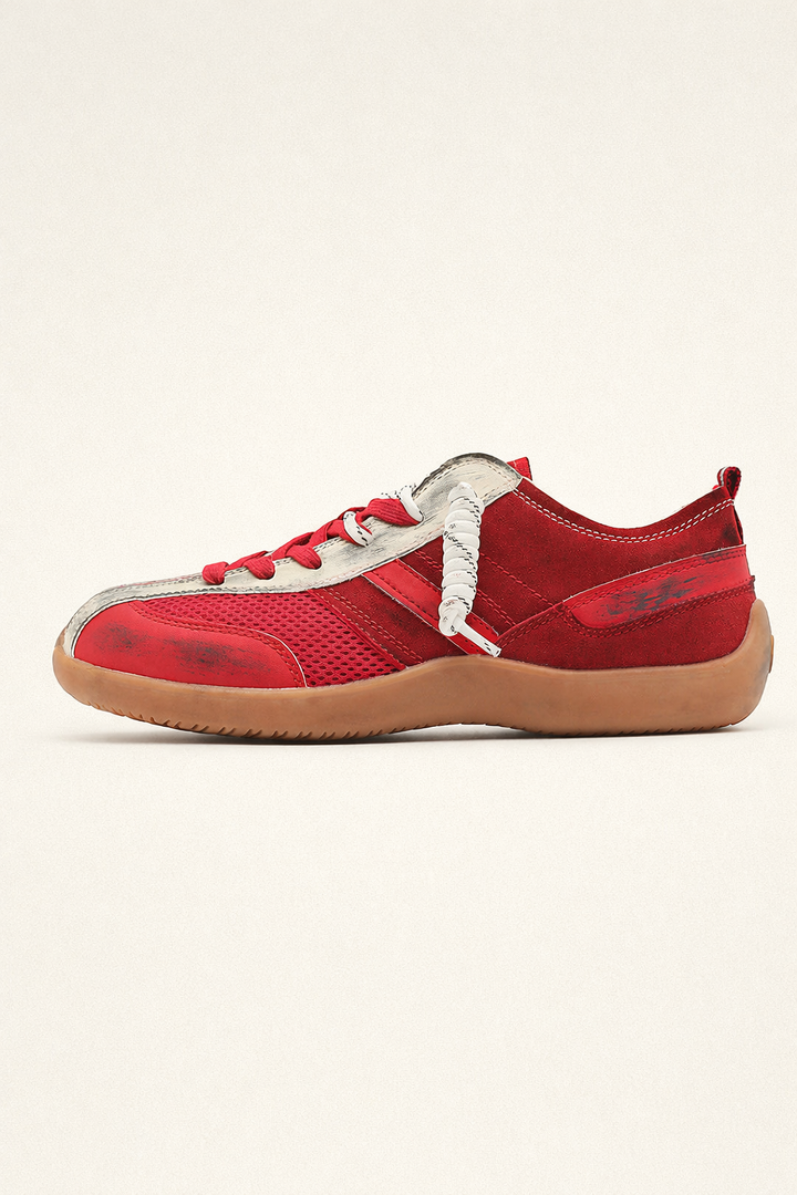 Chaussures de marche hommes légères et confortables, idéales pour le quotidien avec semelle souple et design respirant.