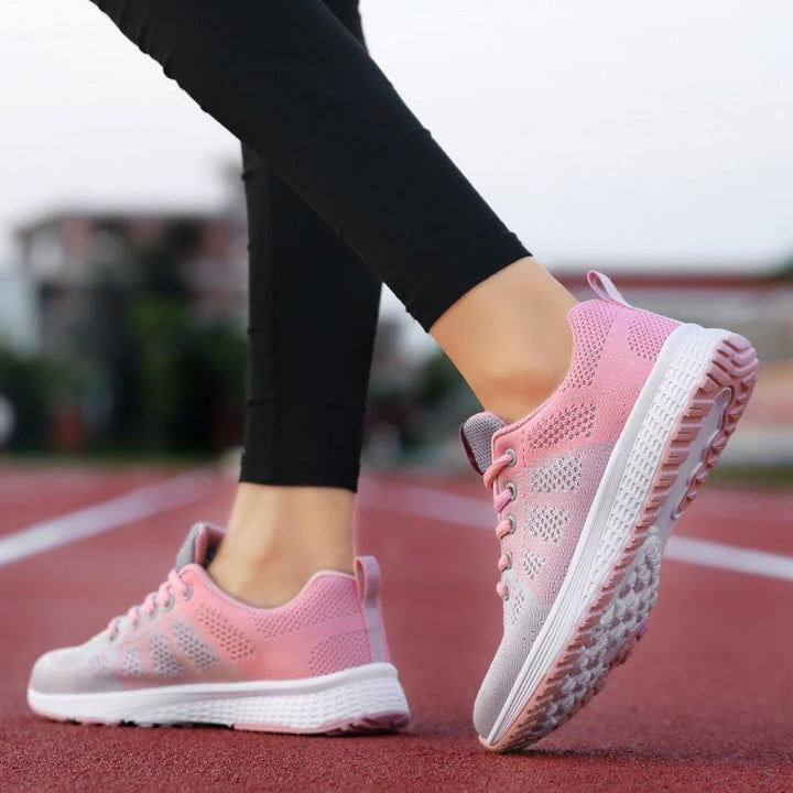 Chaussures de sport femme confortables et respirantes, avec soutien pour une performance optimale.