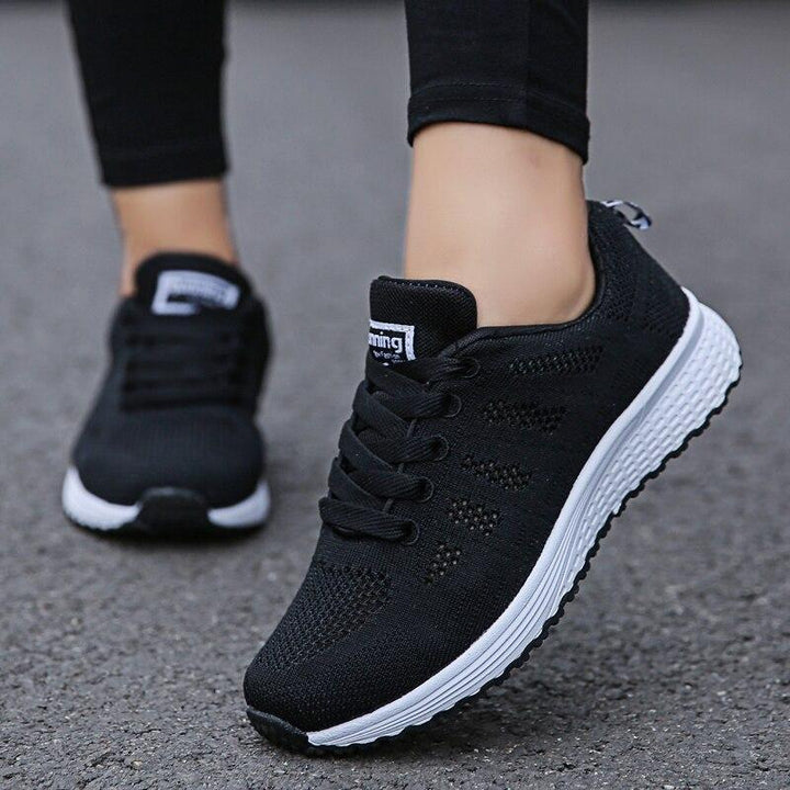 Mode femme: chaussures de marche confortables et élégantes, idéales pour le style et le bien-être.