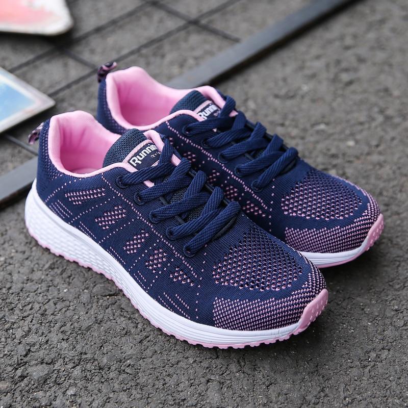 Chaussures de marche légères et polyvalentes pour femmes, adaptées au sport et à la vie urbaine.