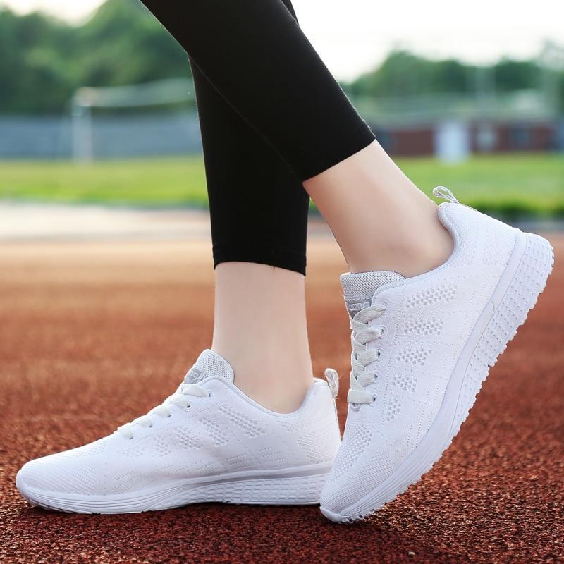 Chaussures de marche femme respirantes et durables, parfaites pour un usage quotidien intensif.