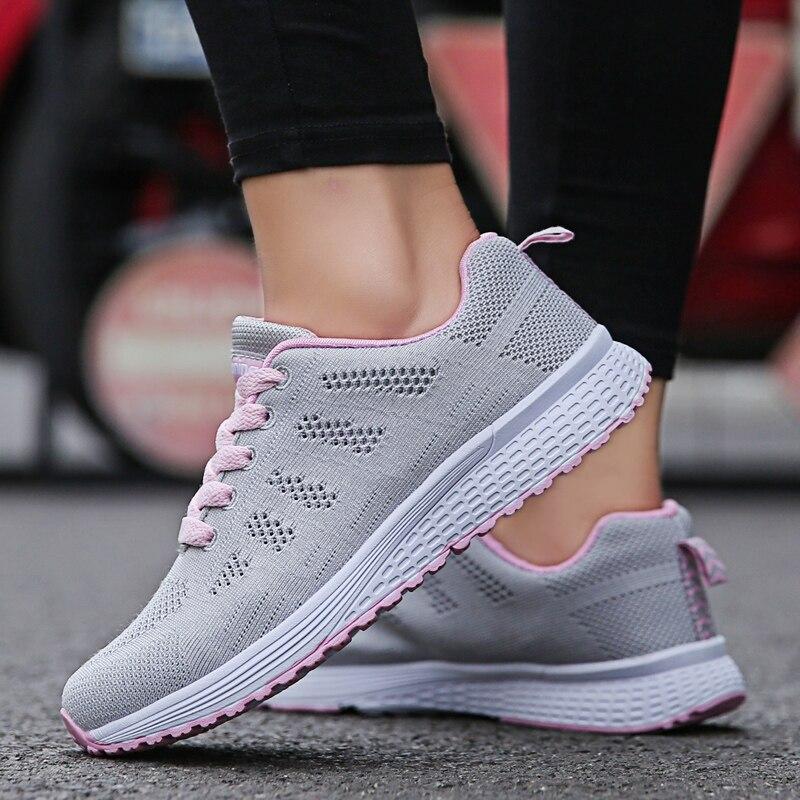 Mode femme: chaussures de marche confortables et stylées, parfaites pour le quotidien actif.