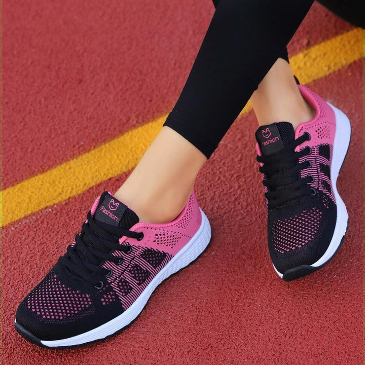 Chaussures de marche femme pour le quotidien, très confortables et légères avec design moderne.