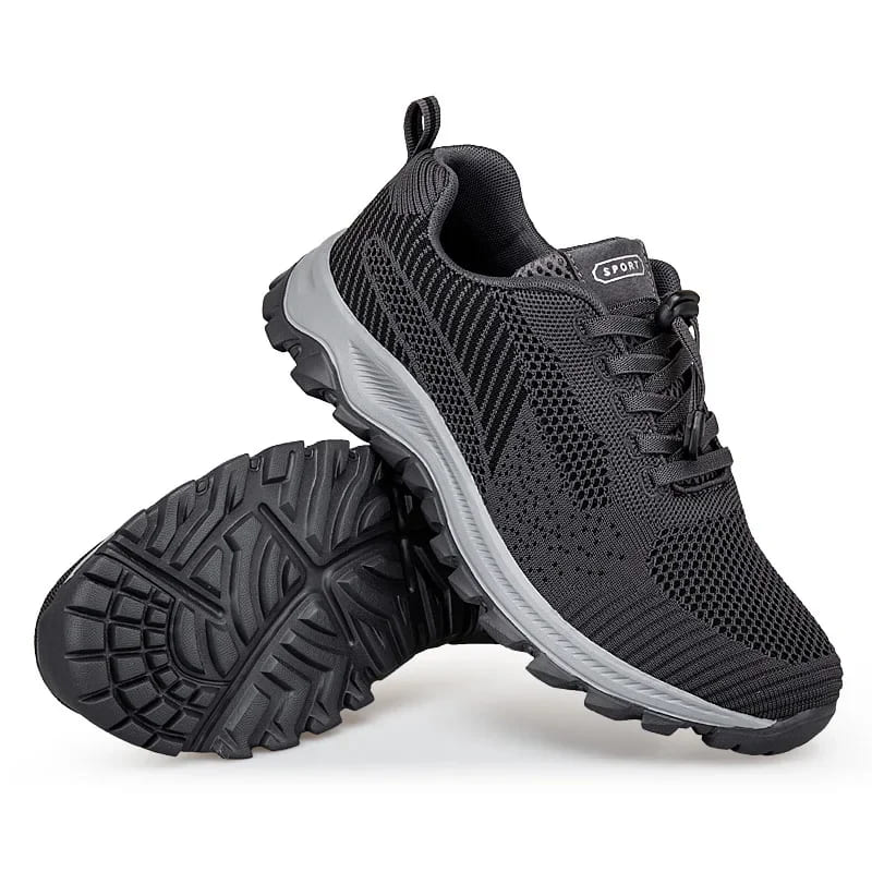 Détail du tissu respirant des chaussures de marche, assurant confort et ventilation pour vos pieds actifs.