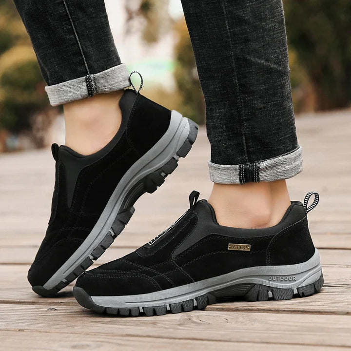 Chaussures de marche unisexes à enfiler avec semelle antidérapante. Parfaites pour la randonnée légère et l'extérieur.