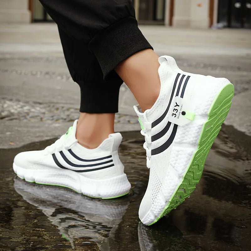 Chaussures de padel confortables et stables. Design ergonomique, respirabilité optimale.  Idéales pour le sport.