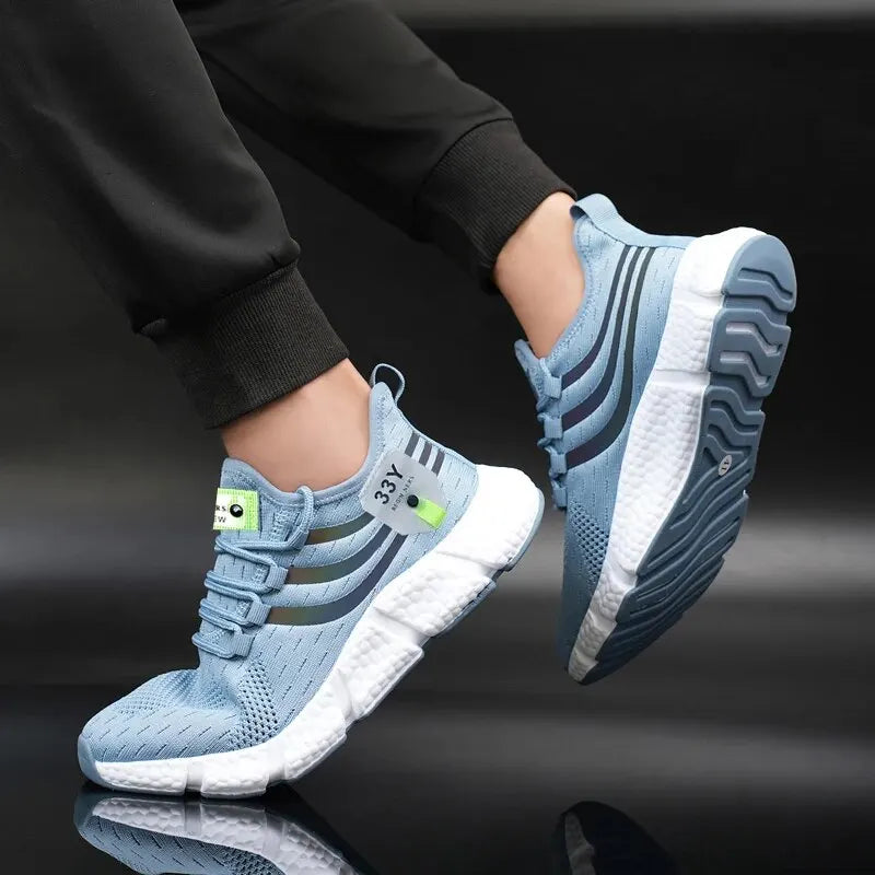 Chaussures de padel confortables et stables. Design ergonomique, respirabilité optimale.  Idéales pour le sport.