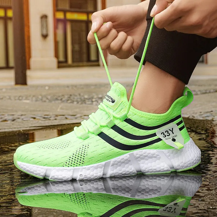 Chaussures de padel confortables et stables. Design ergonomique, respirabilité optimale.  Idéales pour le sport.