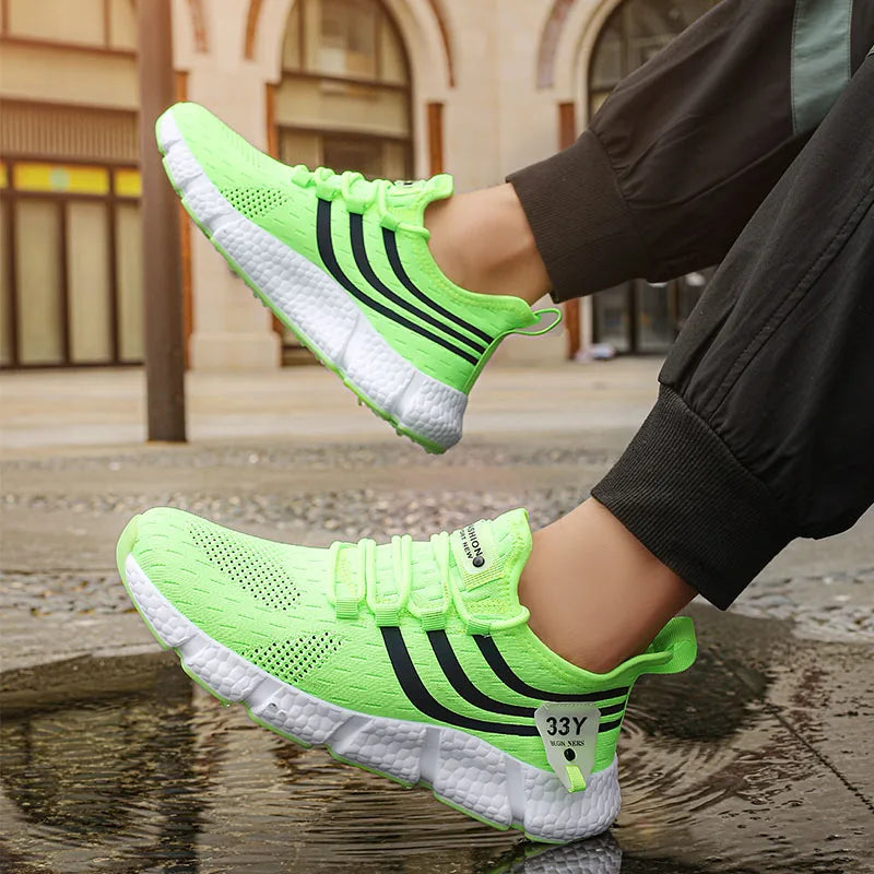 Chaussures de padel confortables et stables. Design ergonomique, respirabilité optimale.  Idéales pour le sport.