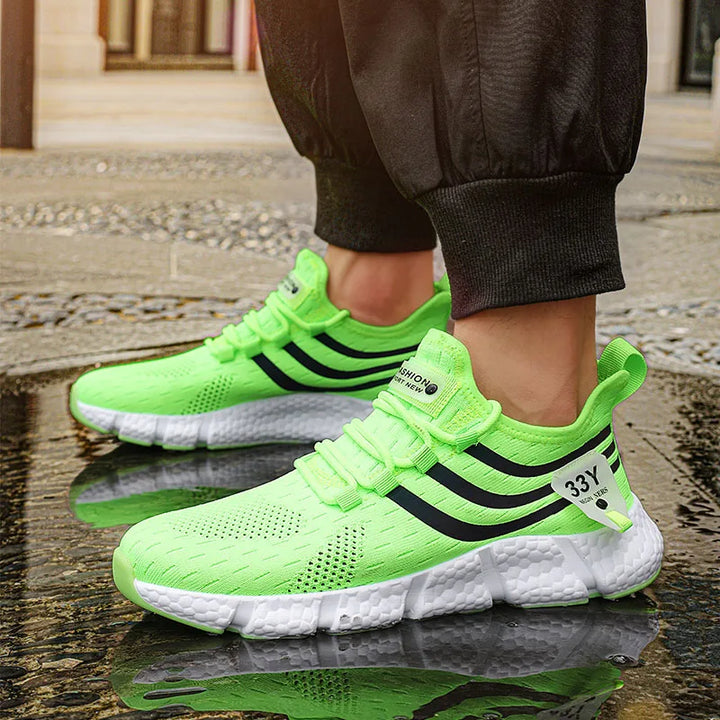 Chaussures de padel confortables et stables. Design ergonomique, respirabilité optimale.  Idéales pour le sport.