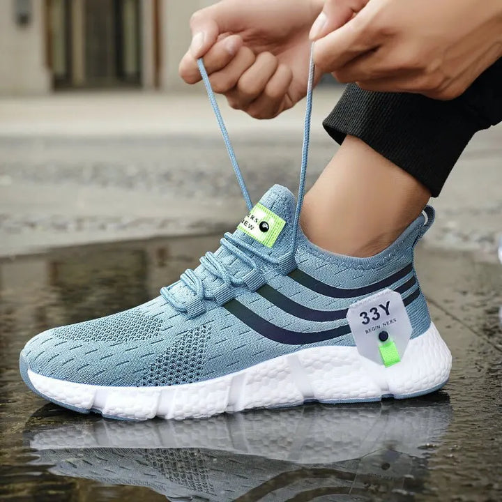 Chaussures de padel confortables et stables. Design ergonomique, respirabilité optimale.  Idéales pour le sport.