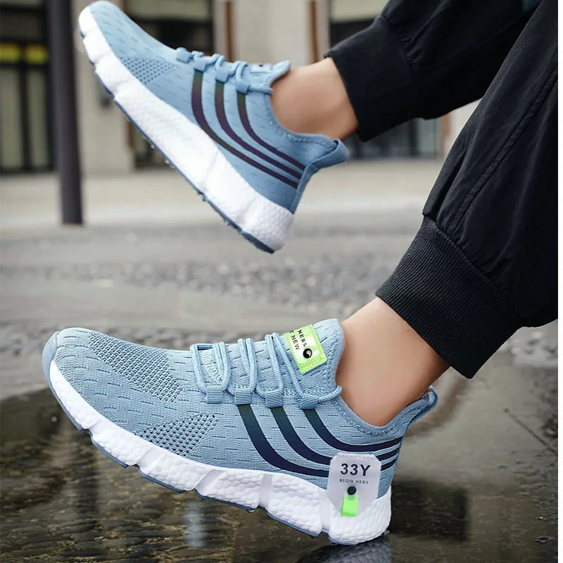 Chaussures de padel confortables et stables. Design ergonomique, respirabilité optimale.  Idéales pour le sport.