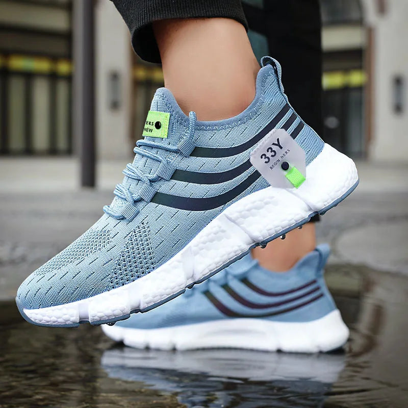 Chaussures de padel confortables et stables. Design ergonomique, respirabilité optimale.  Idéales pour le sport.