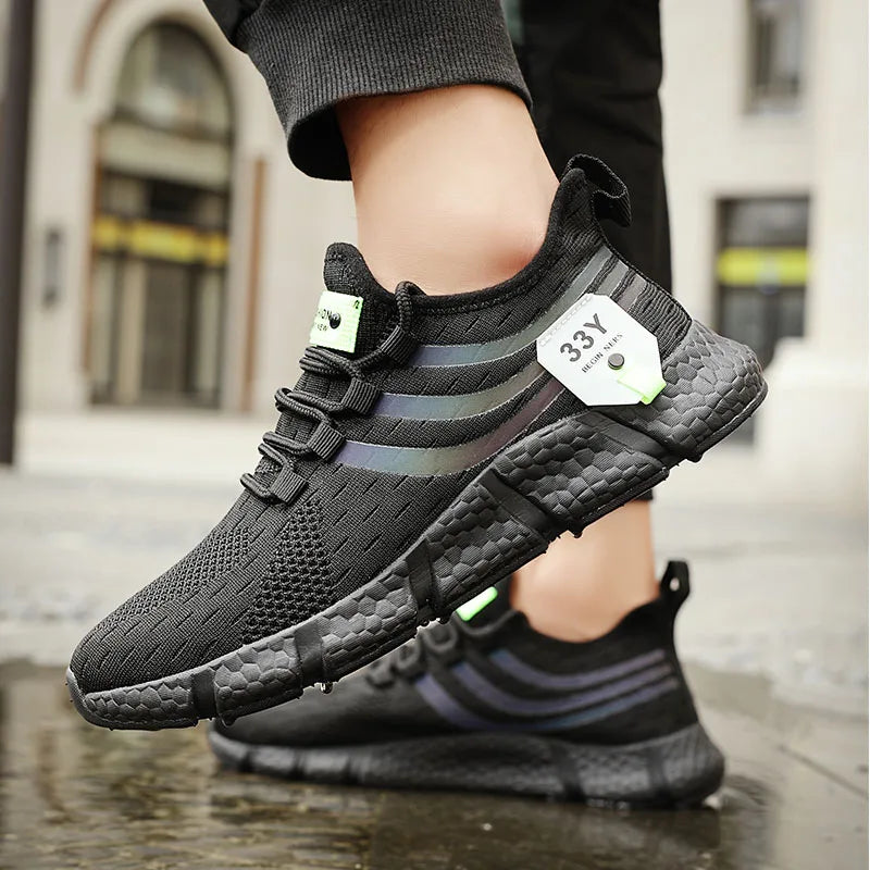 Chaussures de padel confortables et stables. Design ergonomique, respirabilité optimale.  Idéales pour le sport.