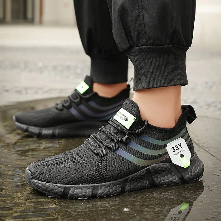 Chaussures de padel confortables et stables. Design ergonomique, respirabilité optimale.  Idéales pour le sport.